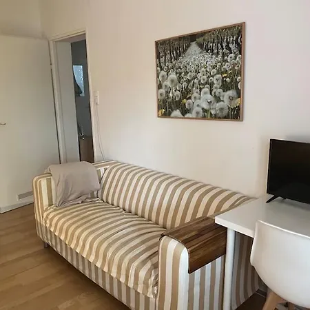Full Flat In Centre With Balcony * Frankfurt nad Mohanem