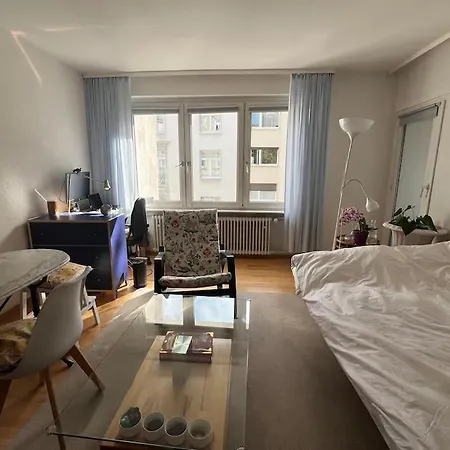 Full Flat In Centre With Balcony Lejlighed *