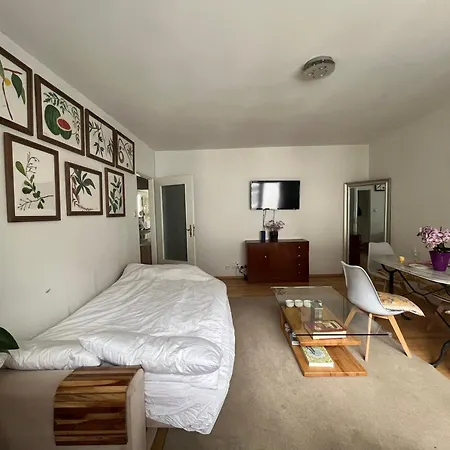 Full Flat In Centre With Balcony